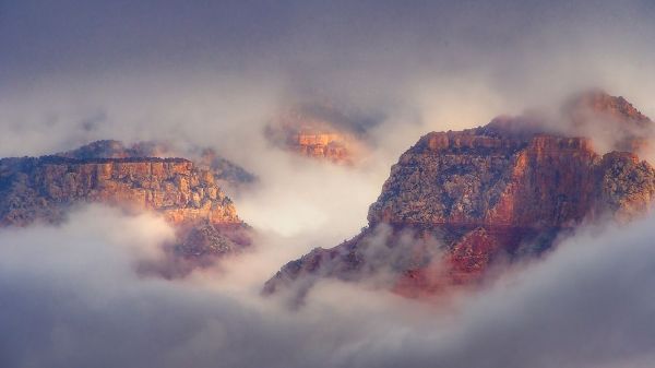 Jaynes Gallery 아티스트의 USA-Arizona-Grand Canyon-Foggy sunrise on canyon작품입니다.